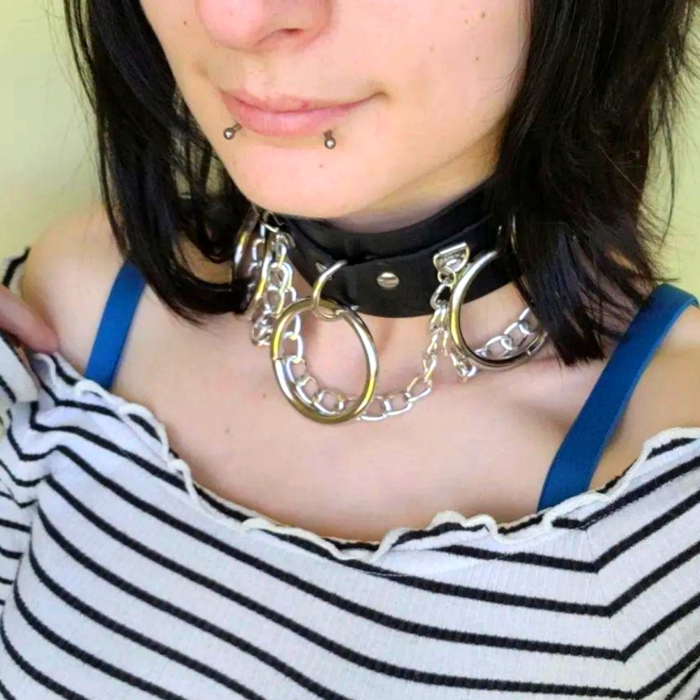 Triple O ring chain leather choker